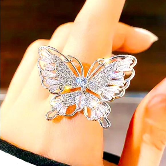 White stone butterfly ring - Picture 1 of 2